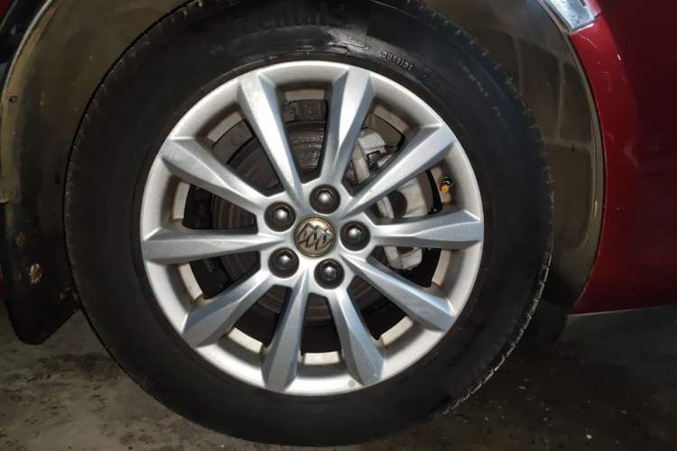 Used Buick GT 2012 GT 1.6L Automatic Fashion Edition Right Front Wheel Hub