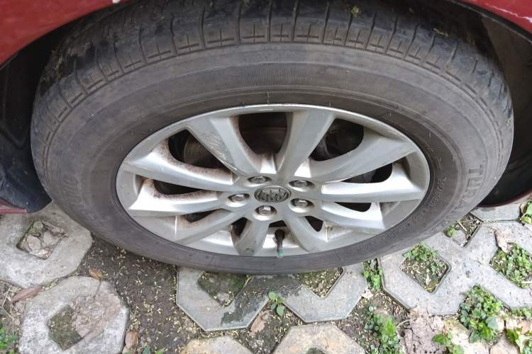 Used Buick GT 2012 GT 1.6L Manual Comfort Edition Right Front Wheel Hub