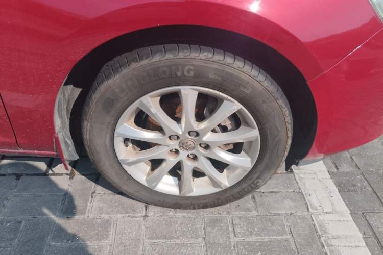 Used Buick GT 2012 XT 1.6L Automatic Fashion Edition Right Front Wheel Hub