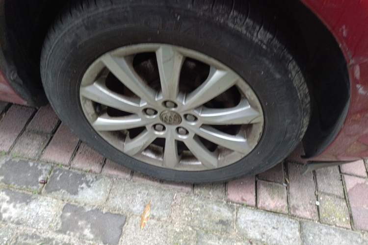 Used Buick GT 2012 GT 1.8L Automatic Fashionable Leather Edition Right Front Wheel Hub