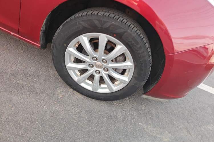 Used Buick GT 2012 GT 1.6L Automatic Comfort Edition Right Front Wheel Hub