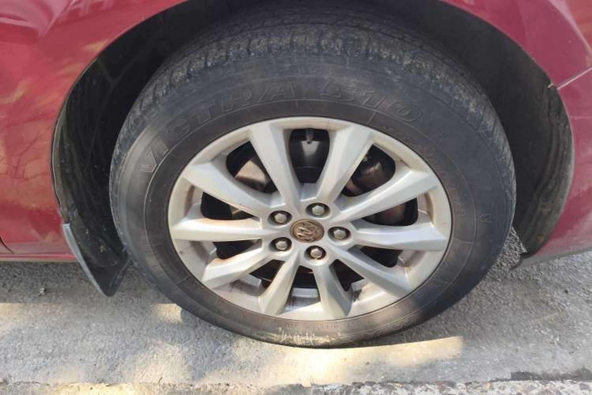 Used Buick GT 2012 GT 1.6L Automatic Fashion Edition Right Front Wheel Hub