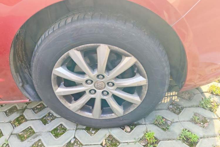 Used Buick GT 2012 GT 1.6L Automatic Fashion Edition Right Front Wheel Hub