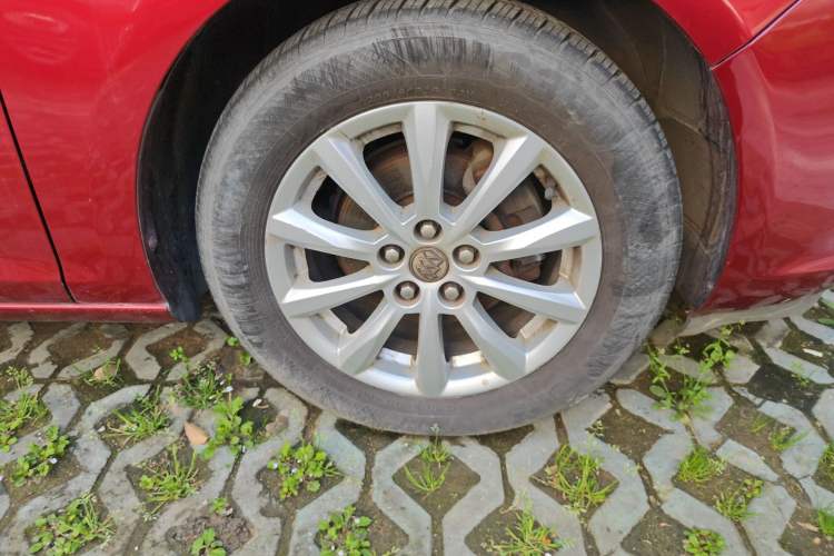Used Buick GT 2012 GT 1.6L Manual Entry-Level Model Right Front Wheel Hub
