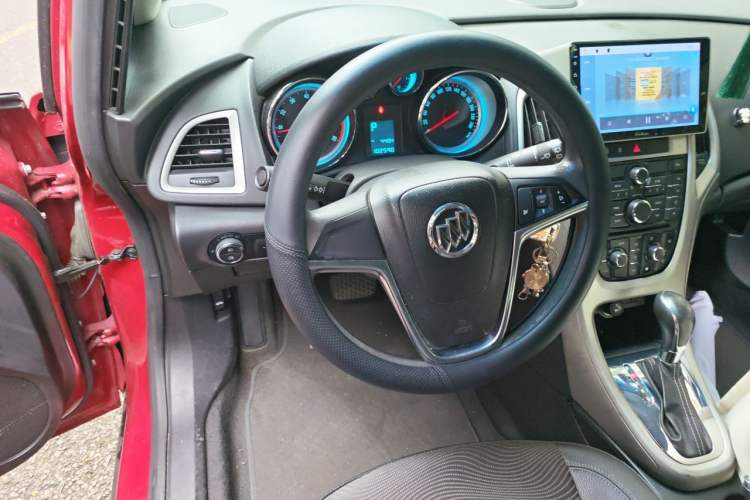 Used Buick GT 2012 XT 1.6L Automatic Fashion Edition Steering Wheel