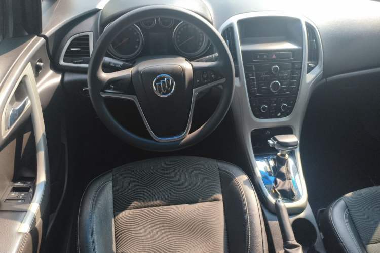 Used Buick GT 2012 XT 1.6L Automatic Fashion Edition Steering Wheel