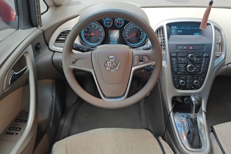 Used Buick GT 2012 GT 1.6L Automatic Fashion Edition Steering Wheel