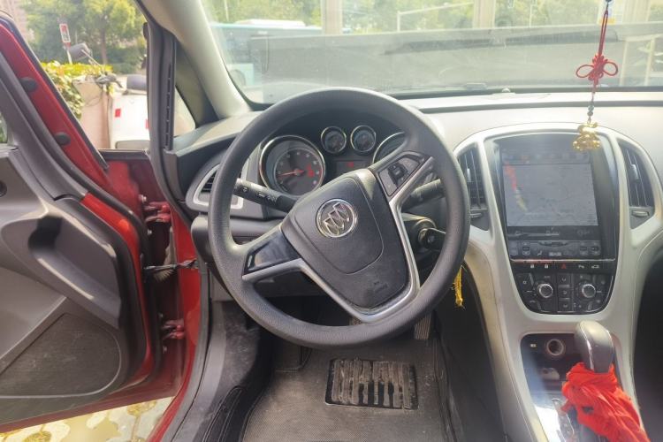 Used Buick GT 2012 GT 1.8L Automatic Fashionable Leather Edition Steering Wheel