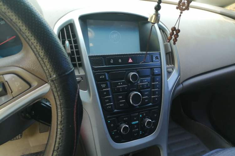 Used Buick GT 2012 GT 1.6L Manual Entry-Level Model Audio And AC Panel