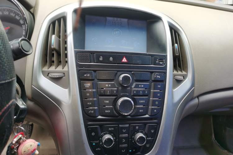 Used Buick GT 2012 GT 1.6L Manual Entry-Level Model Audio And AC Panel