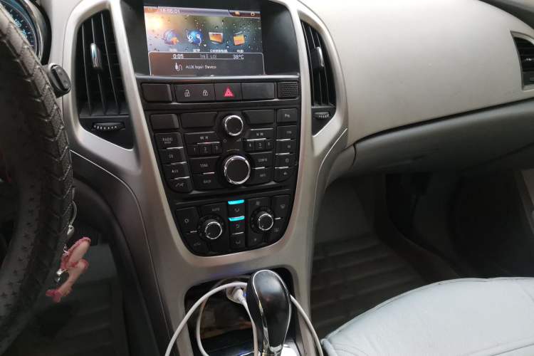 Used Buick GT 2012 GT 1.6L Automatic Fashion Edition Audio And AC Panel