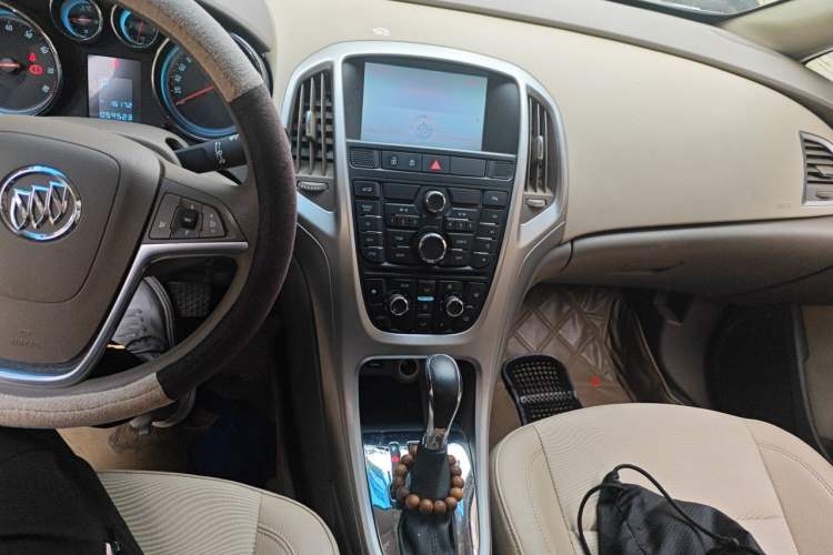 Used Buick GT 2012 GT 1.6L Automatic Fashion Edition Audio And AC Panel