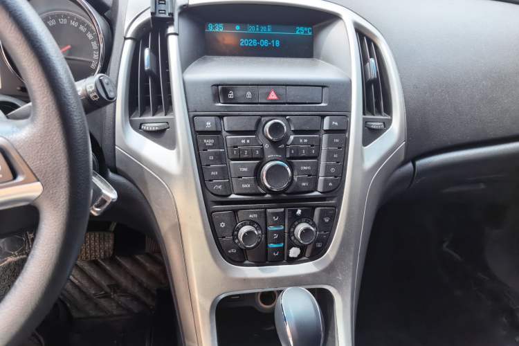 Used Buick GT 2012 XT 1.6T Fashion Sport Edition Audio And AC Panel