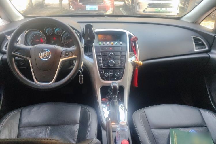 Used Buick GT 2012 GT 1.6T Stylish Sporty Leather Edition Center Console