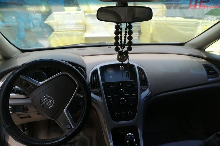 Used Buick GT 2012 GT 1.6L Manual Entry-Level Model Center Console