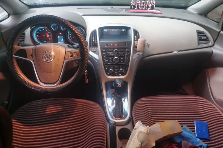 Used Buick GT 2012 GT 1.6L Automatic Fashion Edition Center Console