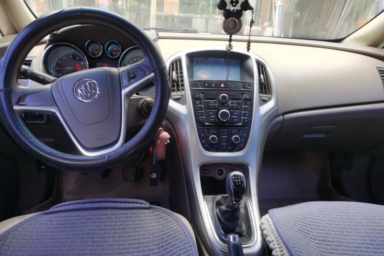 Used Buick GT 2012 GT 1.6L Manual Entry-Level Model Center Console