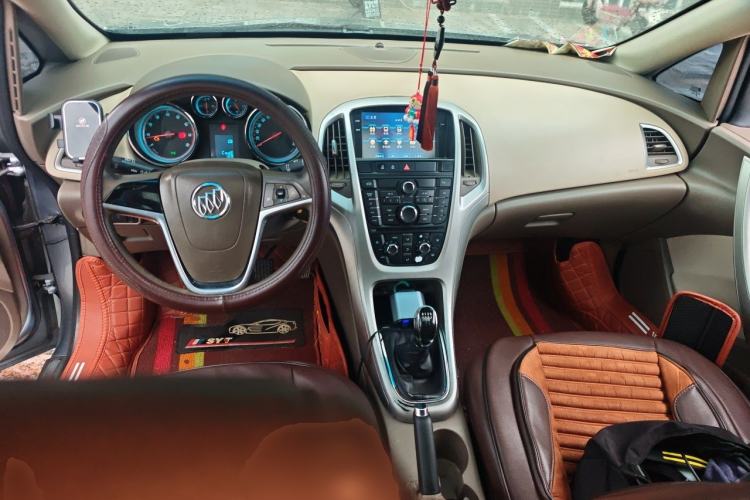 Used Buick GT 2012 GT 1.6L Manual Entry-Level Model Center Console