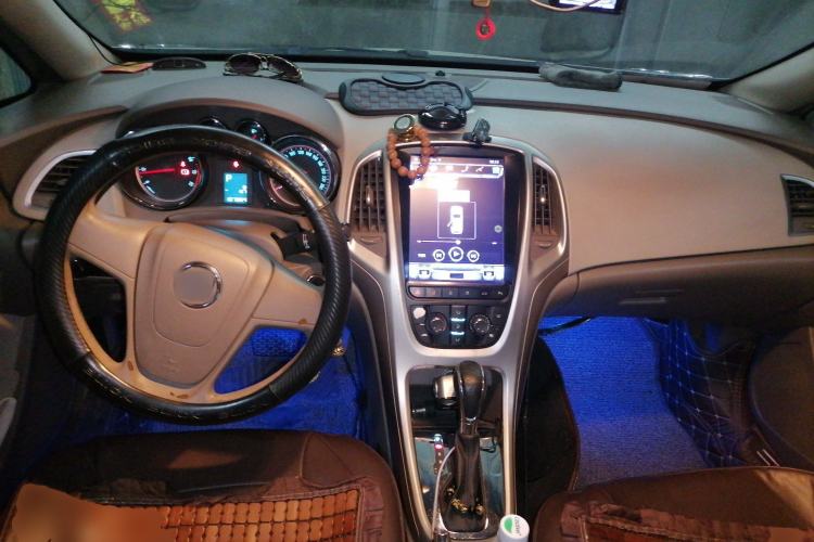 Used Buick GT 2012 GT 1.6L Automatic Comfort Edition Center Console