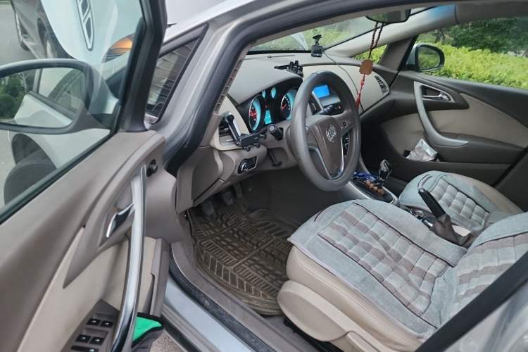 Used Buick GT 2012 GT 1.6L Manual Entry-Level Model Driver Seat