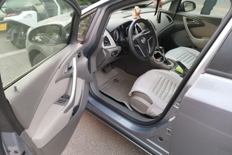 Used Buick GT 2012 GT 1.6L Automatic Fashion Edition Driver Seat