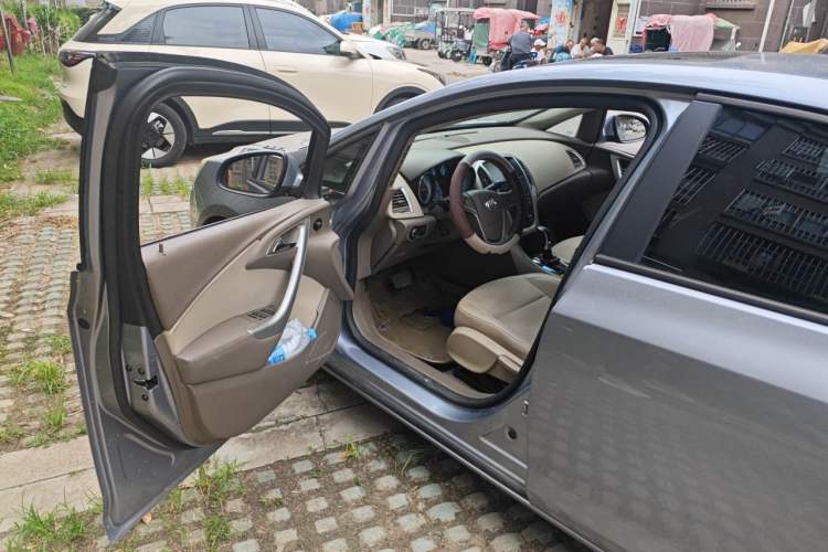 Used Buick GT 2012 GT 1.6L Automatic Fashion Edition Driver Seat