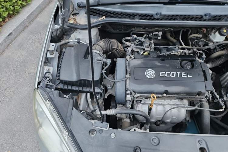 Used Buick GT 2012 GT 1.6L Manual Entry-Level Model Engine Bay Right