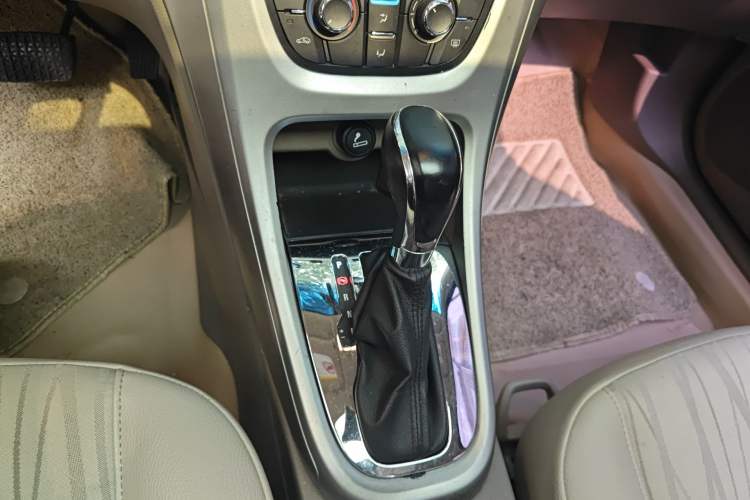 Used Buick GT 2012 GT 1.6L Automatic Comfort Edition Gear Lever