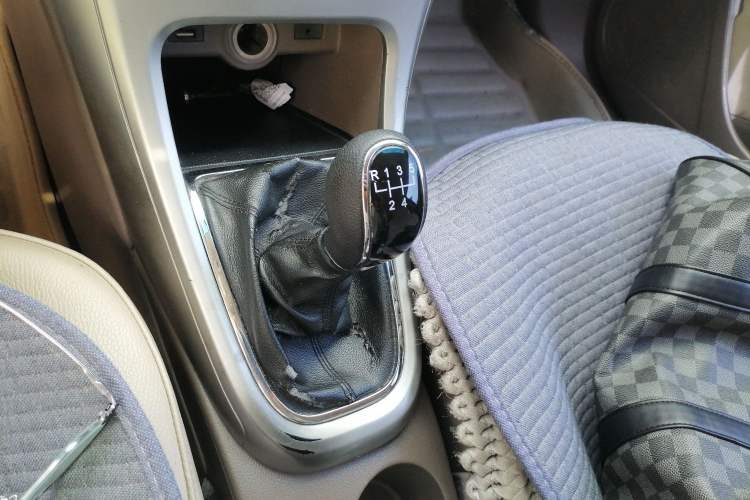 Used Buick GT 2012 GT 1.6L Manual Entry-Level Model Gear Lever