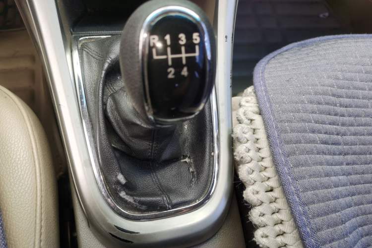Used Buick GT 2012 GT 1.6L Manual Entry-Level Model Gear Lever