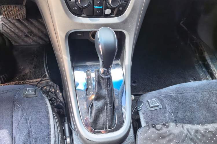 Used Buick GT 2012 XT 1.6T Fashion Sport Edition Gear Lever