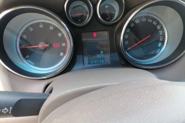 Used Buick GT 2012 GT 1.6L Manual Entry-Level Model Odometer Close Up