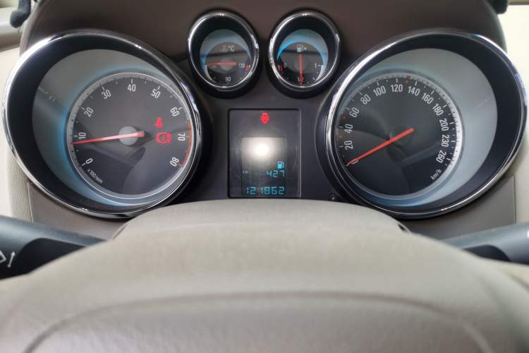 Used Buick GT 2012 GT 1.6L Manual Entry-Level Model Odometer Close Up