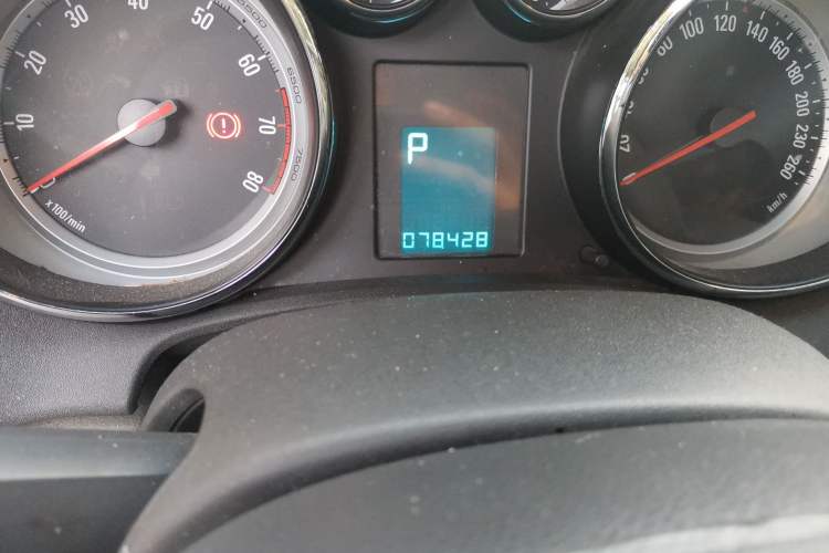 Used Buick GT 2012 GT 1.6L Automatic Fashion Edition Odometer Close Up