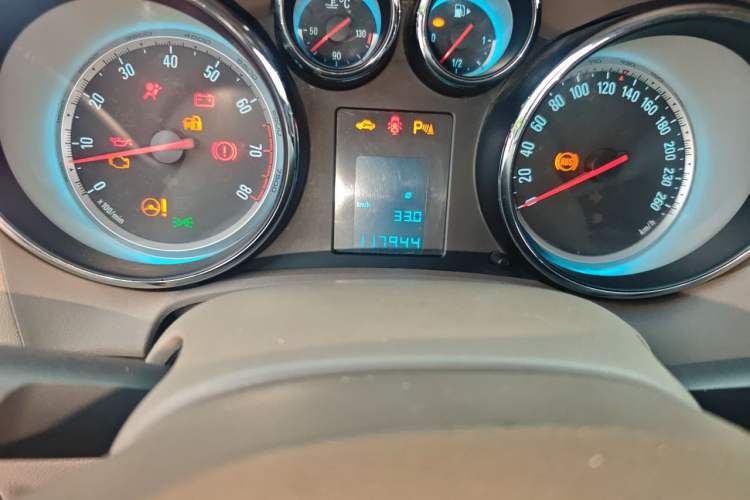 Used Buick GT 2012 GT 1.6L Manual Entry-Level Model Odometer Close Up