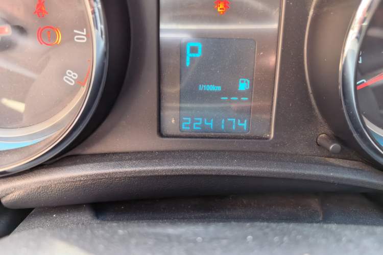 Used Buick GT 2012 XT 1.6T Fashion Sport Edition Odometer Close Up