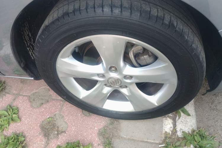 Used Buick GT 2012 GT 1.6T Stylish Sporty Leather Edition Right Front Wheel Hub