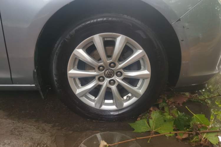Used Buick GT 2012 GT 1.6L Automatic Fashion Edition Right Front Wheel Hub