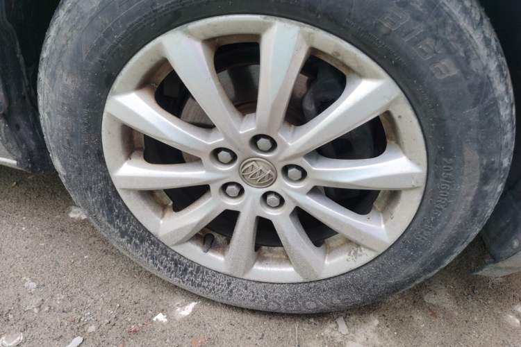 Used Buick GT 2012 GT 1.6L Manual Entry-Level Model Right Front Wheel Hub
