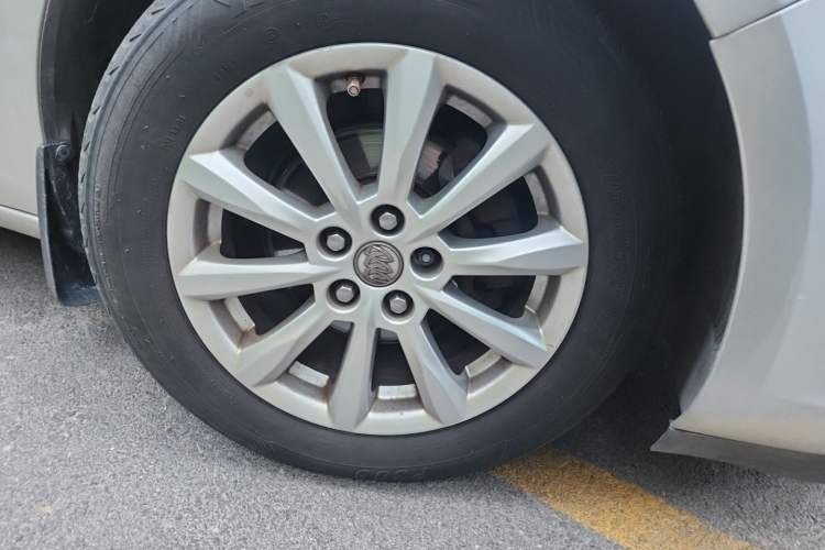 Used Buick GT 2012 GT 1.6L Manual Entry-Level Model Right Front Wheel Hub