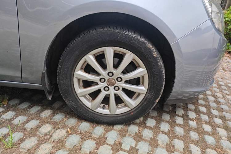 Used Buick GT 2012 GT 1.6L Automatic Fashion Edition Right Front Wheel Hub