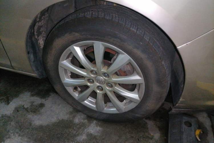 Used Buick GT 2012 GT 1.6L Automatic Comfort Edition Right Front Wheel Hub