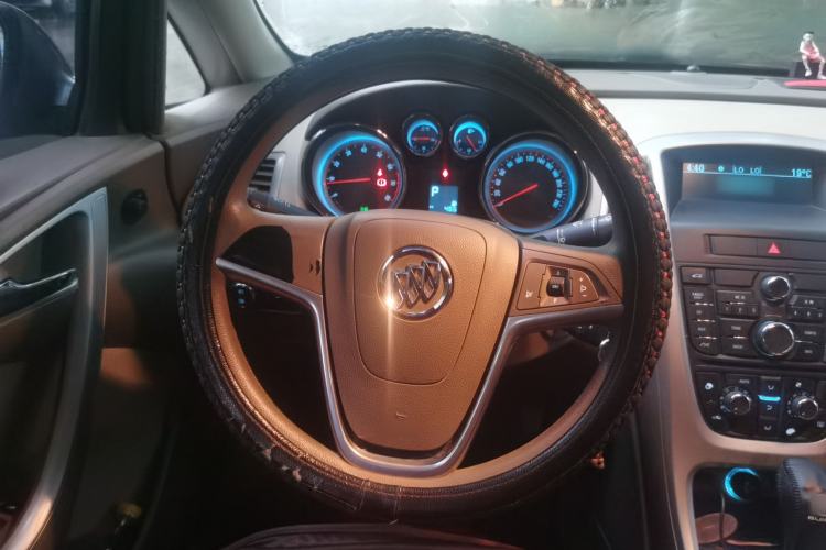Used Buick GT 2012 GT 1.6L Automatic Fashion Edition Steering Wheel