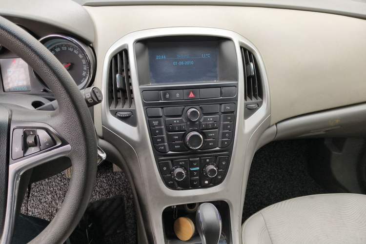 Used Buick GT 2012 XT 1.6L Automatic Fashion Edition Audio And AC Panel