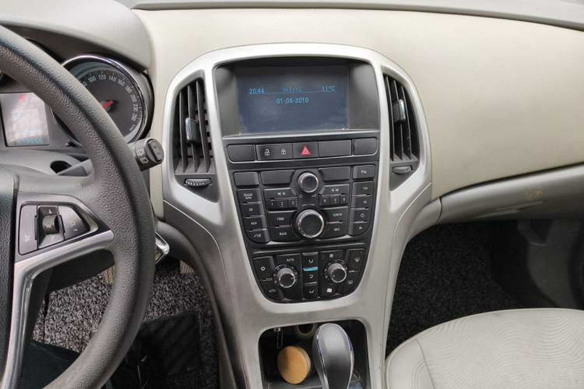 Used Buick GT 2012 XT 1.6L Automatic Fashion Edition Audio And AC Panel