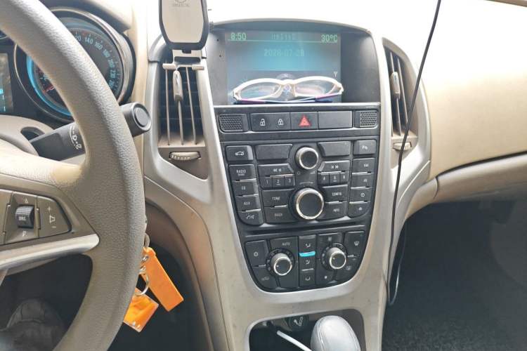 Used Buick GT 2012 GT 1.6L Automatic Fashion Edition Audio And AC Panel