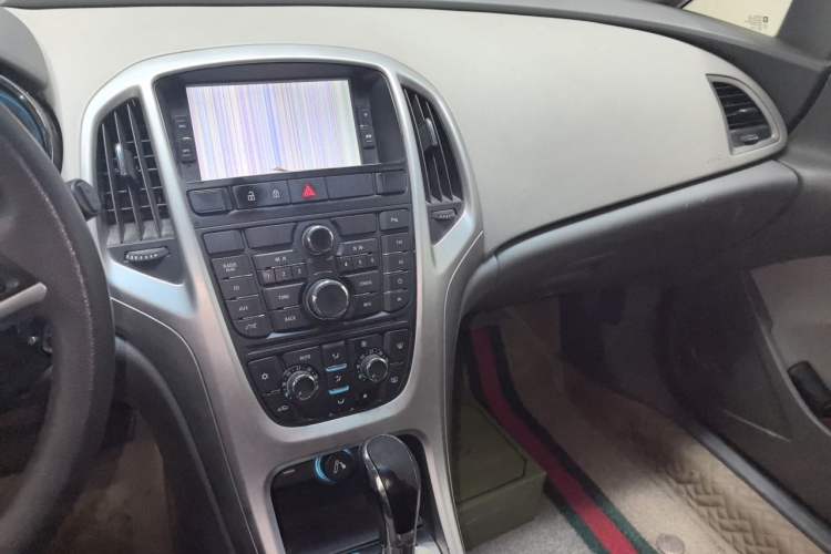 Used Buick GT 2012 XT 1.6L Automatic Fashion Edition Audio And AC Panel