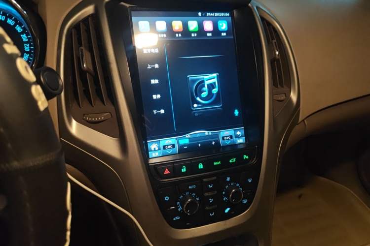 Used Buick GT 2012 GT 1.6L Automatic Fashion Edition Audio And AC Panel