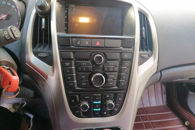 Used Buick GT 2012 XT 1.6L Automatic Fashion Edition Audio And AC Panel