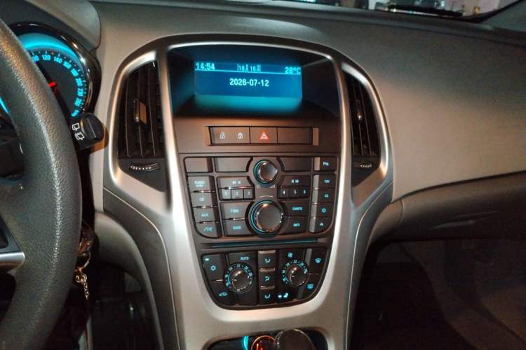 Used Buick GT 2012 XT 1.6L Automatic Fashion Edition Audio And AC Panel